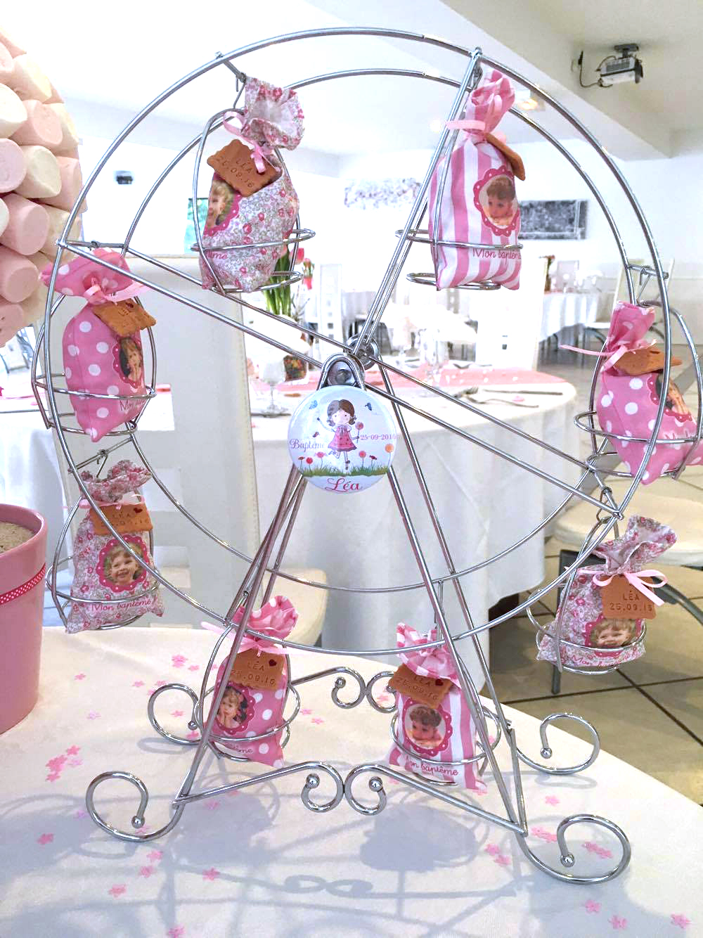 présentoir dragées roue thème rose et blanc
