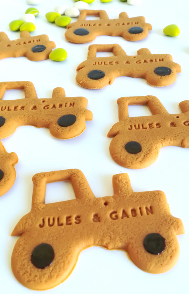 Biscuit en porcelaine froide, décoratif pour cadeau de baptême ou anniversaire enfant. Aimanté, souvenir, cadeau d'invité.