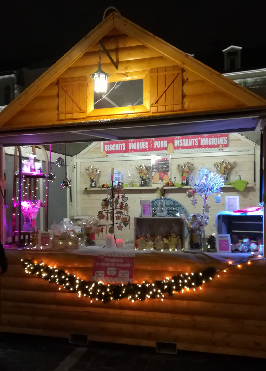 Chalet marché de noel chalons en champagne, biscuit personnalisé