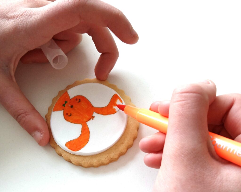 biscuit-coloriage-paques-enfant-idee-animation-galeri-marchande